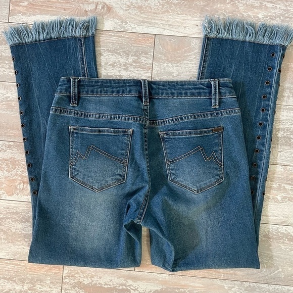 Max Jeans Women’s Size 4 Baby Boot Style Fringed Bottom Ankle Length EUC - Picture 4 of 9